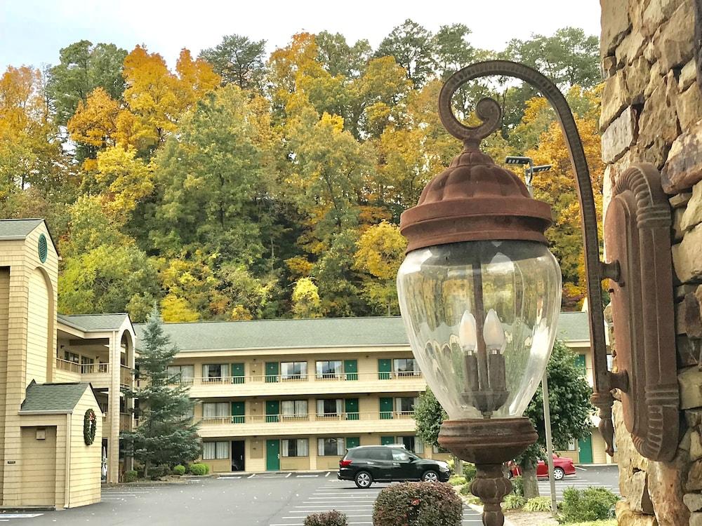 Quality Inn & Suites At Dollywood Lane Pigeon Forge Dış mekan fotoğraf