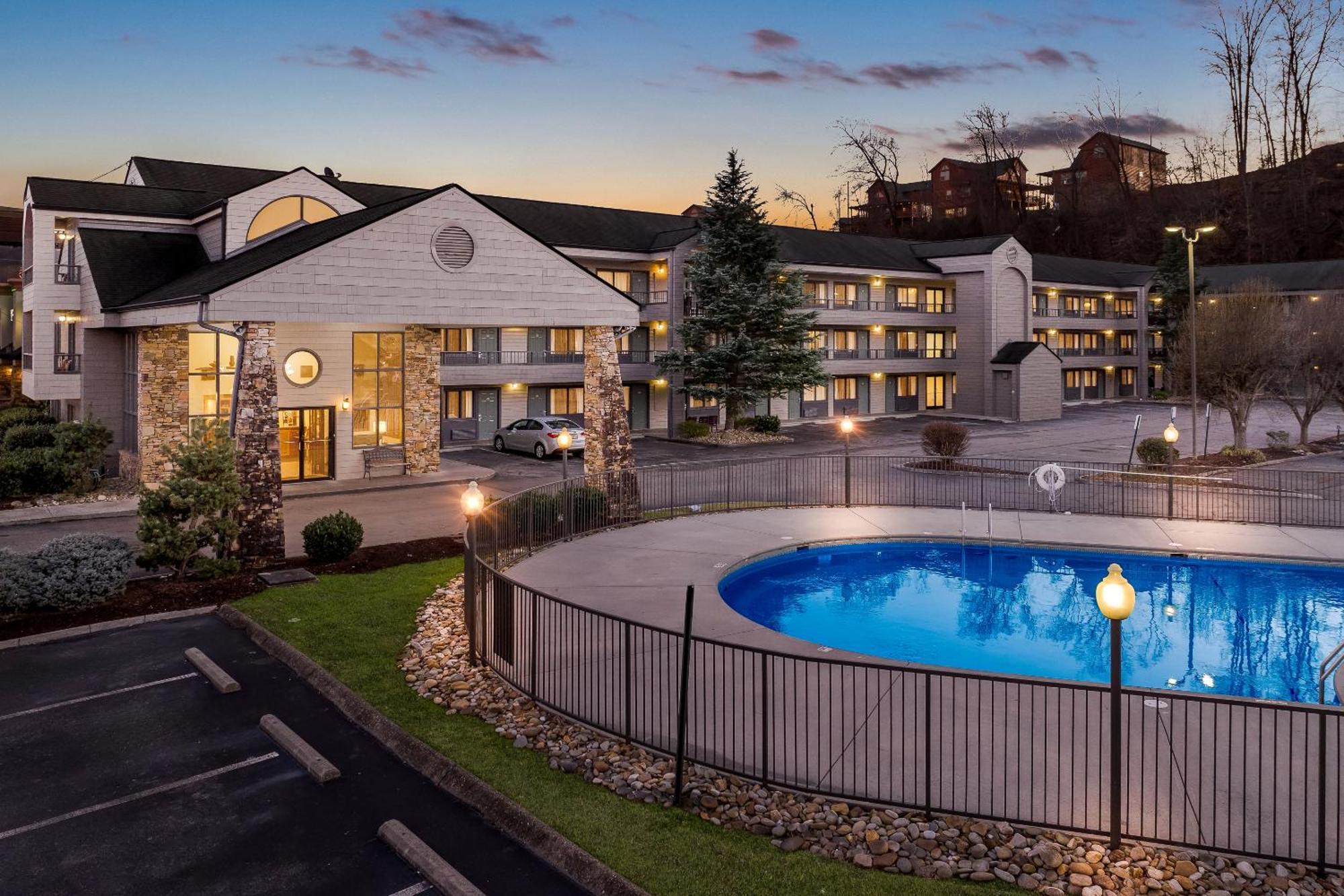 Quality Inn & Suites At Dollywood Lane Pigeon Forge Dış mekan fotoğraf